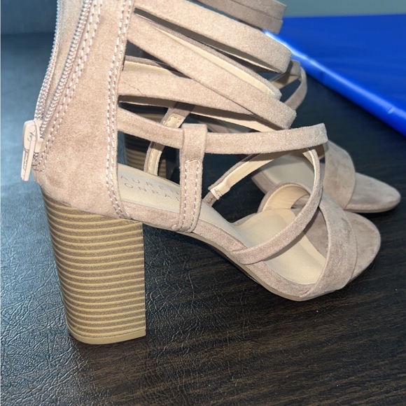 Women’s Laura Conrad heel shoes, size 8, nude color, new never worn - Picture 2 of 4